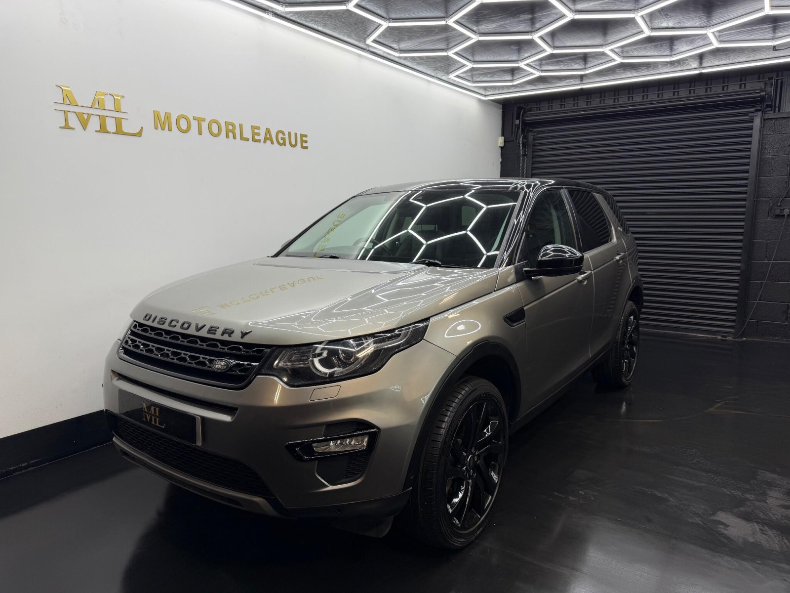 
                                                Voiture
                                                 Land Rover Discovery Sport 2.0 TD4 HSE Black Auto 4WD Euro 6 (s/s) 5dr