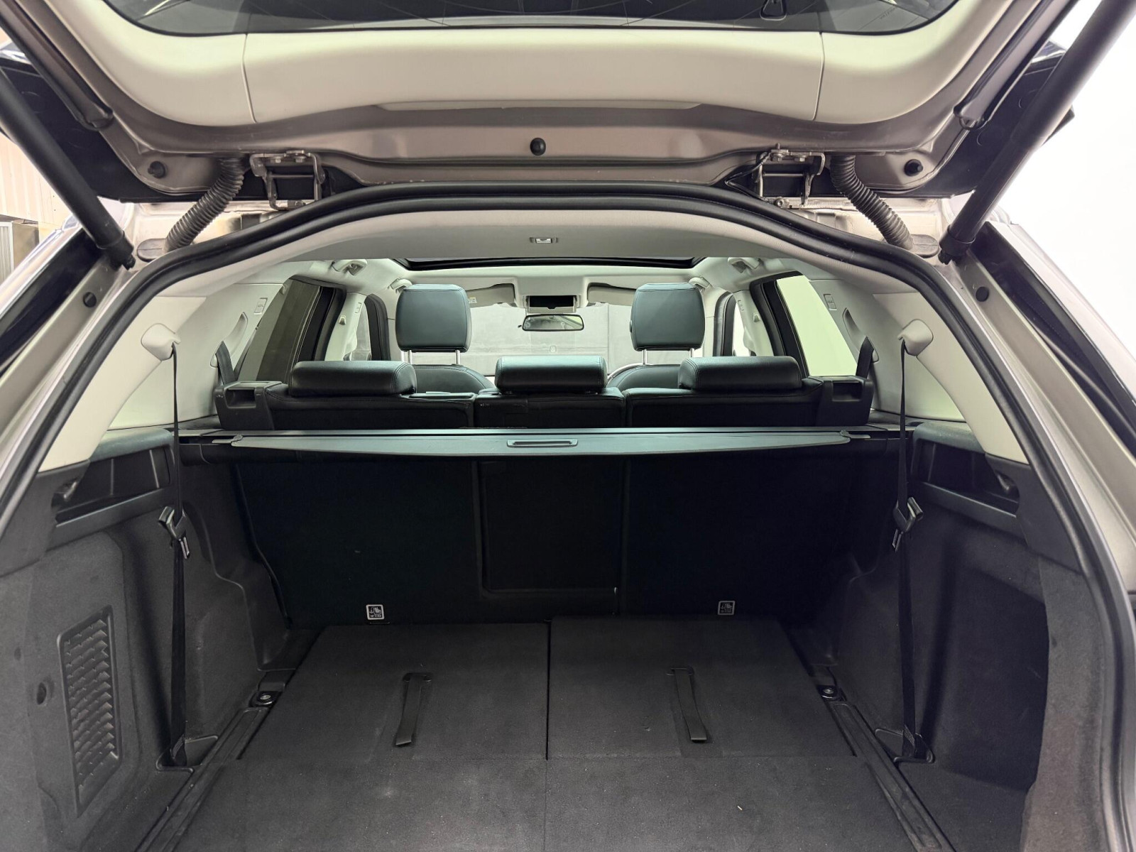 
                                                Voiture
                                                 Land Rover Discovery Sport 2.0 TD4 HSE Black Auto 4WD Euro 6 (s/s) 5dr