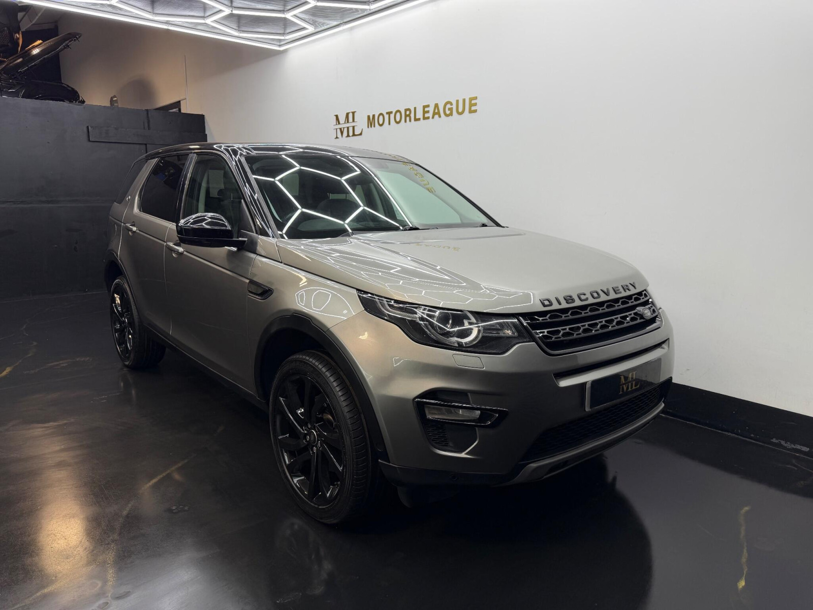 
                                                Voiture
                                                 Land Rover Discovery Sport 2.0 TD4 HSE Black Auto 4WD Euro 6 (s/s) 5dr