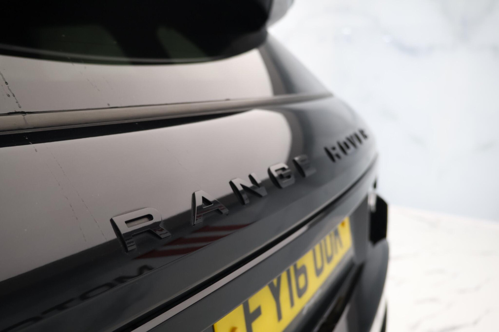
                                                Voiture
                                                 Land Rover Range Rover Evoque 2.0 TD4 HSE Dynamic Auto 4WD Euro 6 (s/s) 5dr