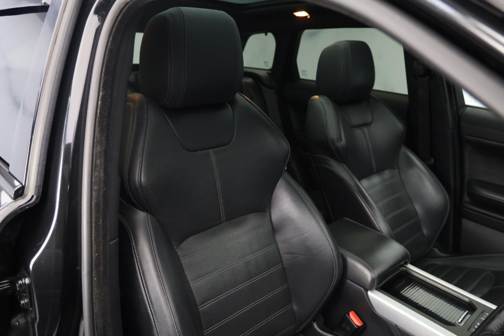 
                                                Voiture
                                                 Land Rover Range Rover Evoque 2.0 TD4 HSE Dynamic Auto 4WD Euro 6 (s/s) 5dr