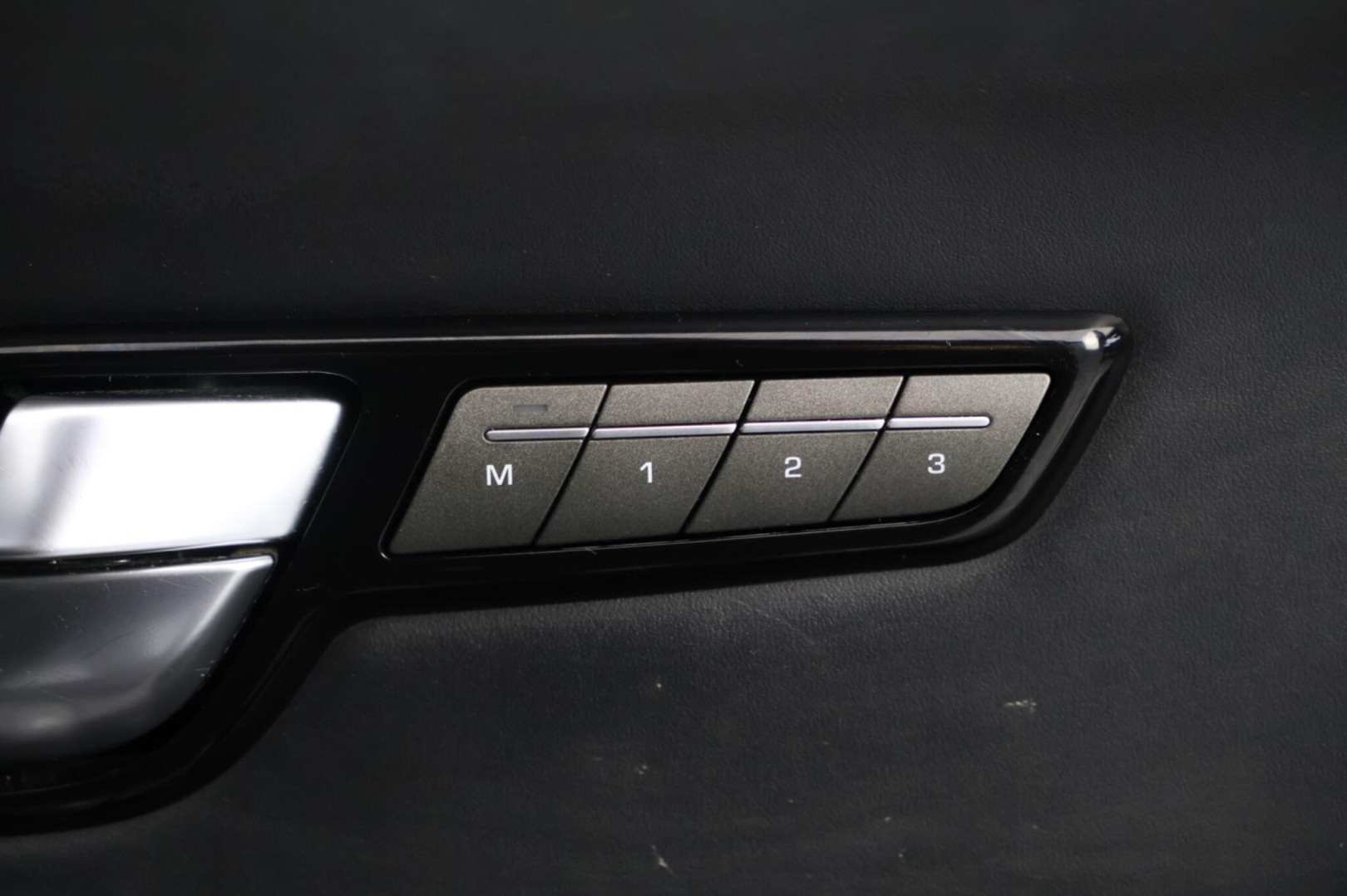 
                                                Voiture
                                                 Land Rover Range Rover Evoque 2.0 TD4 HSE Dynamic Auto 4WD Euro 6 (s/s) 5dr