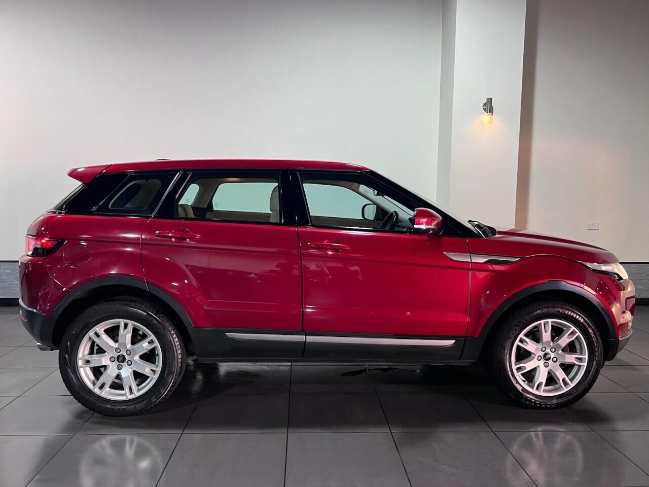 
                                                Voiture
                                                 Land Rover Range Rover Evoque 2.2 SD4 Pure Tech SUV 5dr Diesel Auto 4WD Euro 5 (s/s) (190 ps)