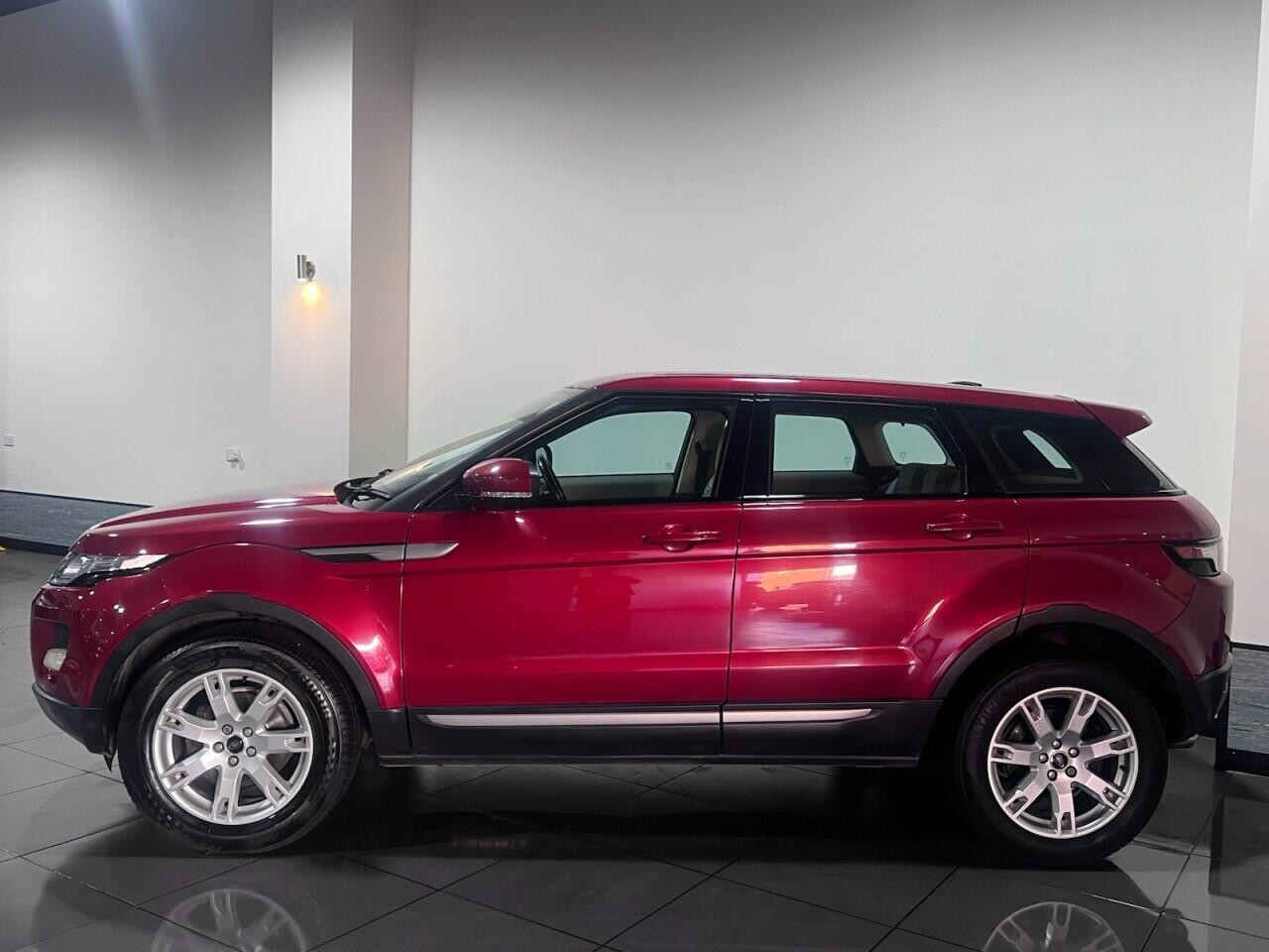 
                                                Voiture
                                                 Land Rover Range Rover Evoque 2.2 SD4 Pure Tech SUV 5dr Diesel Auto 4WD Euro 5 (s/s) (190 ps)