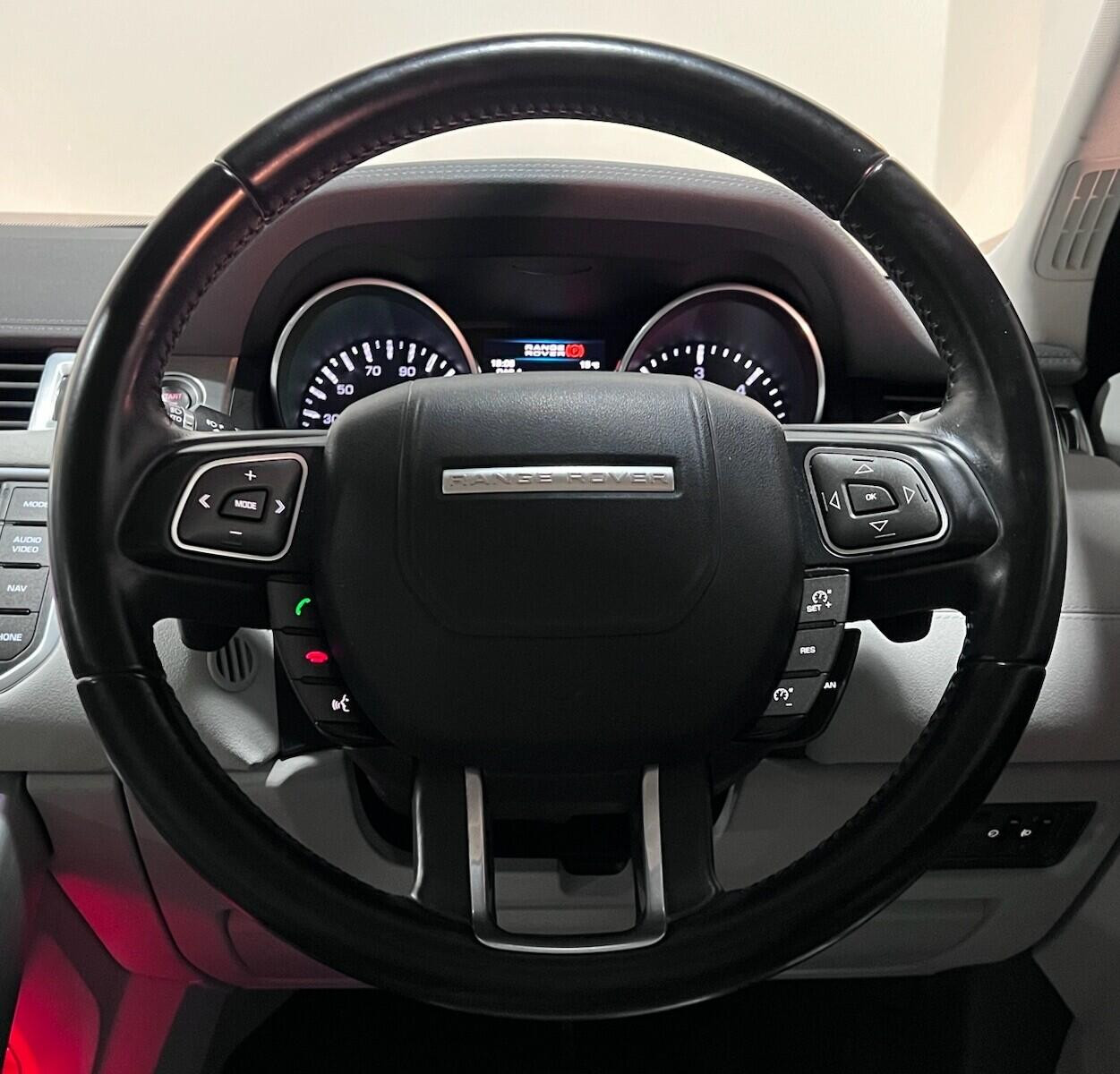 
                                                Voiture
                                                 Land Rover Range Rover Evoque 2.2 SD4 Pure Tech SUV 5dr Diesel Auto 4WD Euro 5 (s/s) (190 ps)