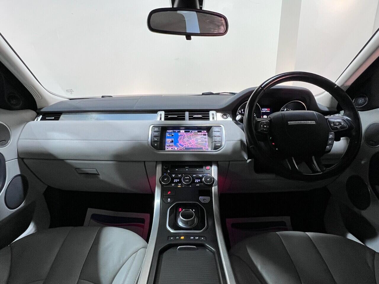 
                                                Voiture
                                                 Land Rover Range Rover Evoque 2.2 SD4 Pure Tech SUV 5dr Diesel Auto 4WD Euro 5 (s/s) (190 ps)