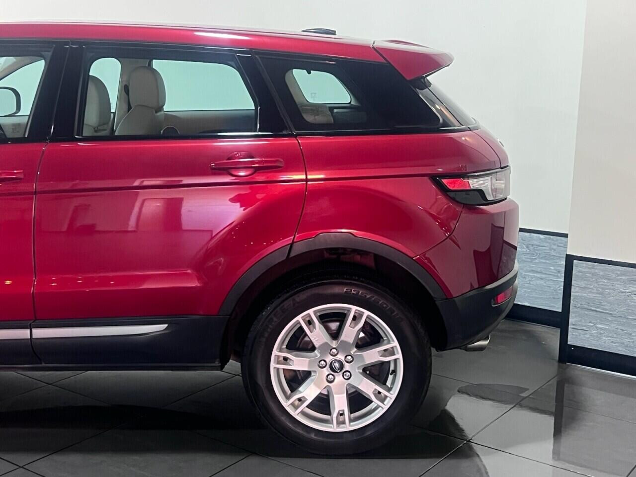 
                                                Voiture
                                                 Land Rover Range Rover Evoque 2.2 SD4 Pure Tech SUV 5dr Diesel Auto 4WD Euro 5 (s/s) (190 ps)