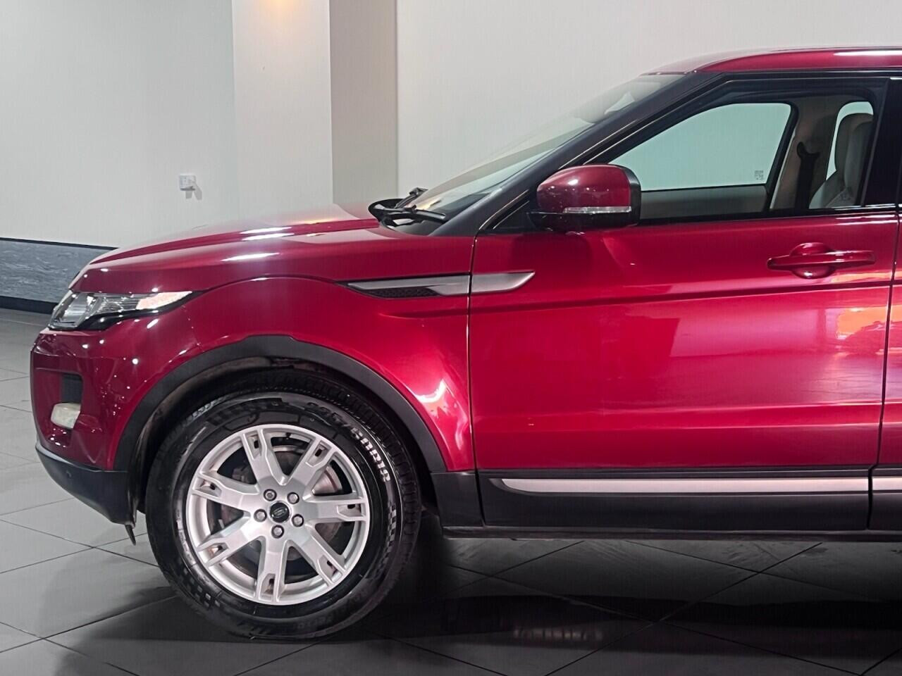 
                                                Voiture
                                                 Land Rover Range Rover Evoque 2.2 SD4 Pure Tech SUV 5dr Diesel Auto 4WD Euro 5 (s/s) (190 ps)