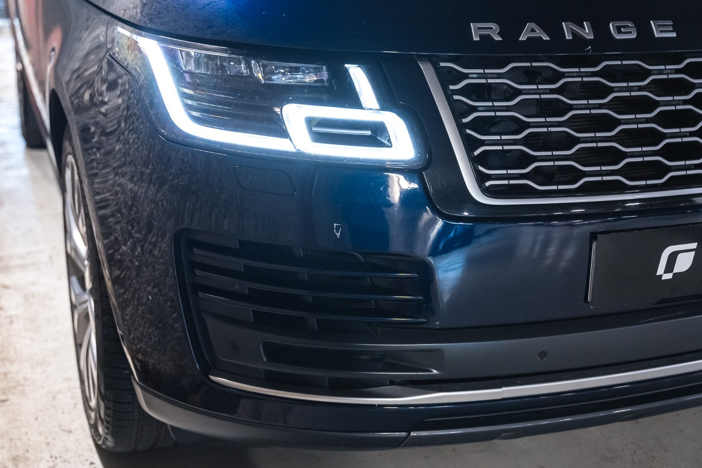 
                                                Voiture
                                                 Land Rover Range Rover (IV.II) P400E