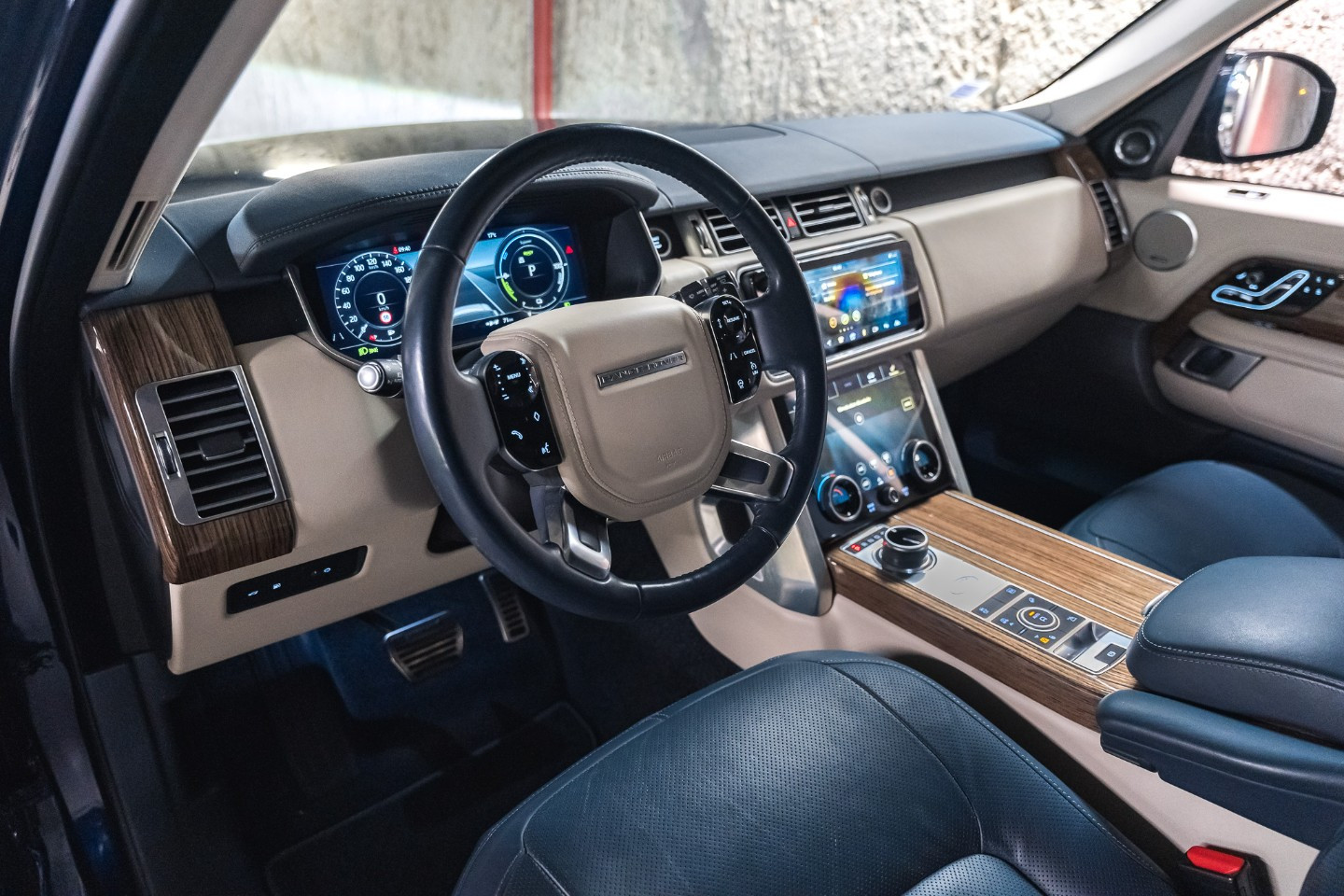 
                                                Voiture
                                                 Land Rover Range Rover (IV.II) P400E