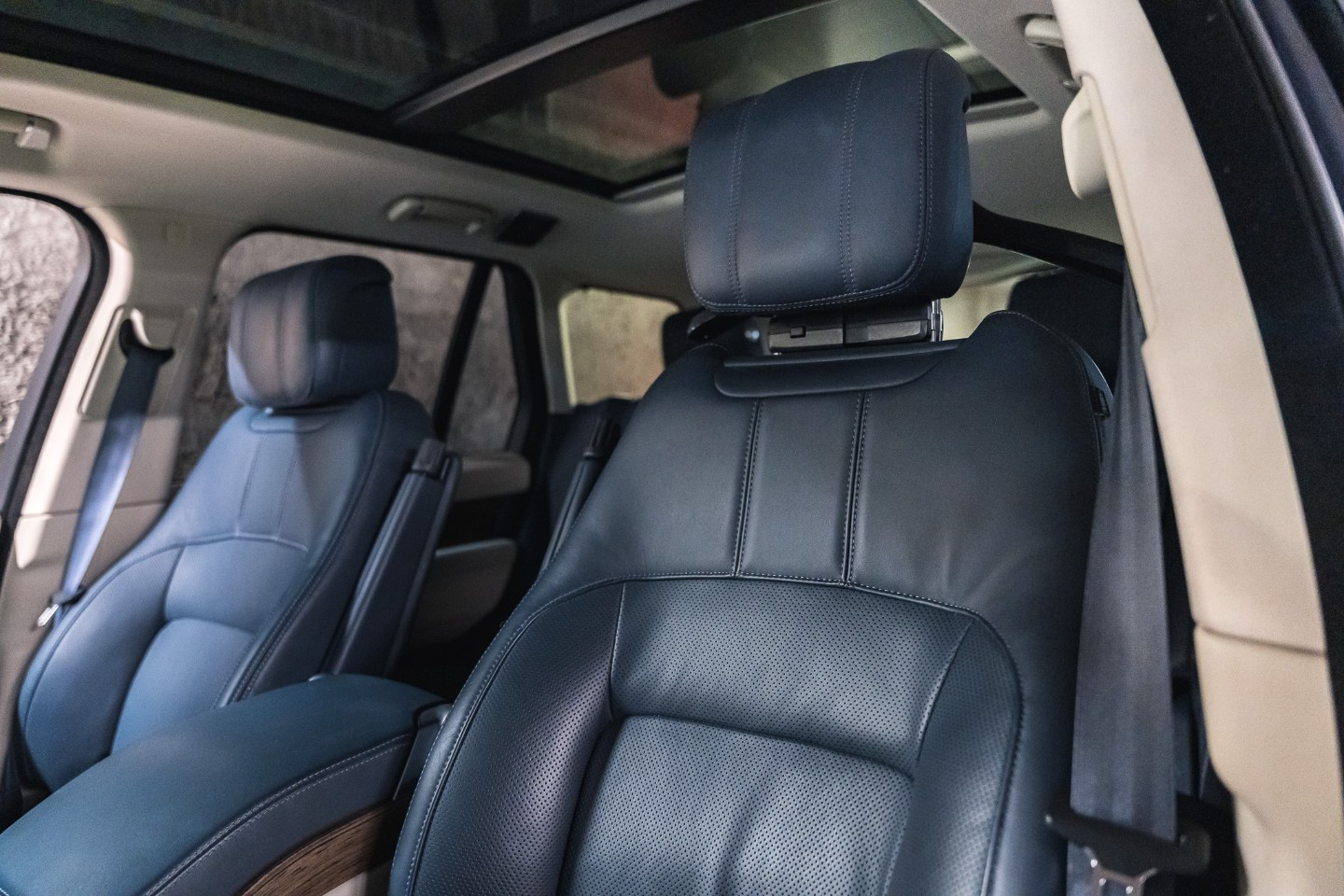
                                                Voiture
                                                 Land Rover Range Rover (IV.II) P400E