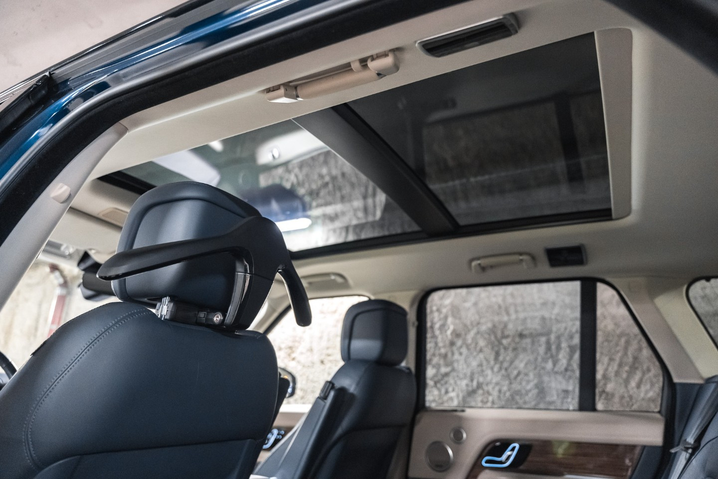 
                                                Voiture
                                                 Land Rover Range Rover (IV.II) P400E