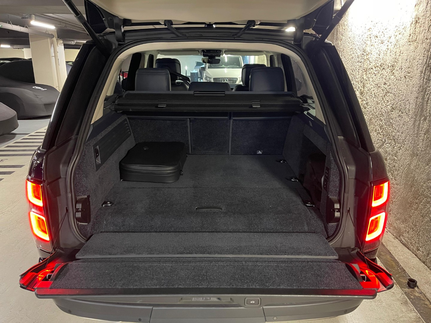 
                                                Voiture
                                                 Land Rover Range Rover (IV.II) P400E