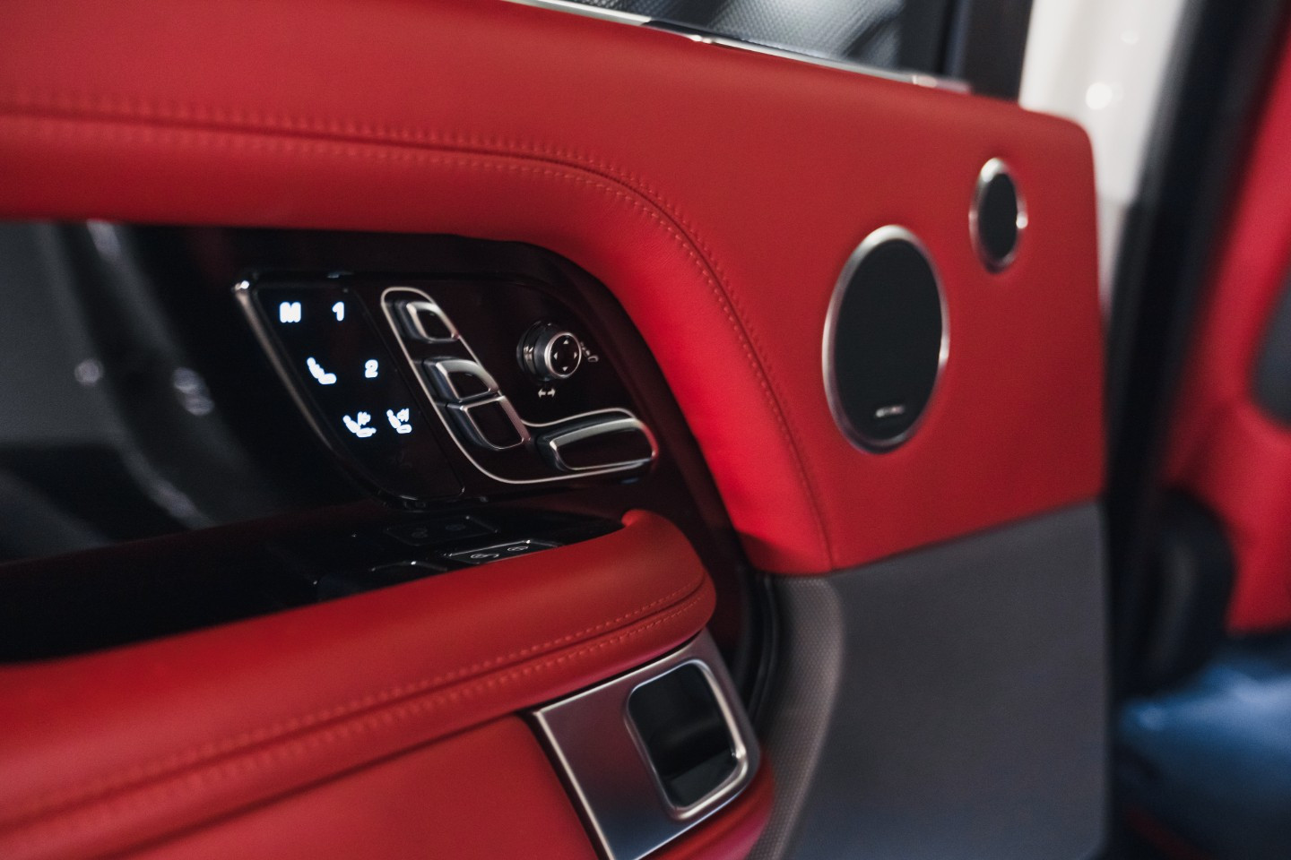 
                                                Voiture
                                                 Land Rover Range Rover LWB Supercharged Autobio