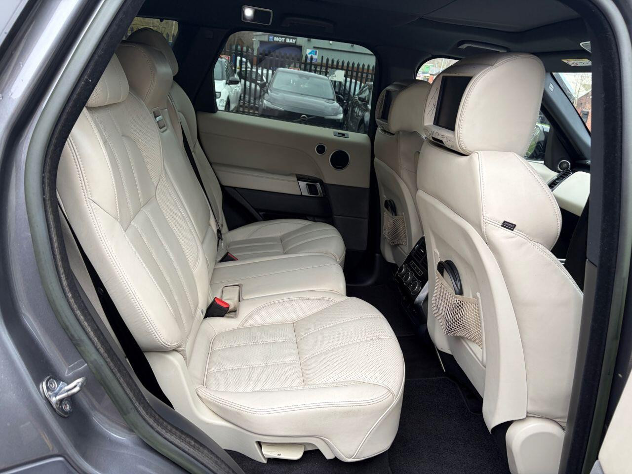 
                                                Voiture
                                                 Land Rover Range Rover Sport 3.0 SD V6 HSE SUV 5dr Diesel Auto 4WD Euro 5 (s/s) (292 ps) MOT 9/26 FSH ULEZ 112K ONLY
