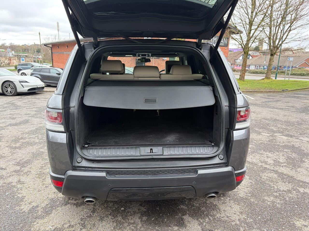 
                                                Voiture
                                                 Land Rover Range Rover Sport 3.0 SD V6 HSE SUV 5dr Diesel Auto 4WD Euro 5 (s/s) (292 ps) MOT 9/26 FSH ULEZ 112K ONLY