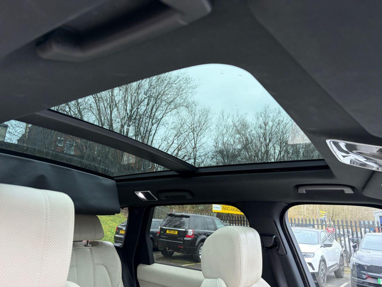 
                                                Voiture
                                                 Land Rover Range Rover Sport 3.0 SD V6 HSE SUV 5dr Diesel Auto 4WD Euro 5 (s/s) (292 ps) MOT 9/26 FSH ULEZ 112K ONLY