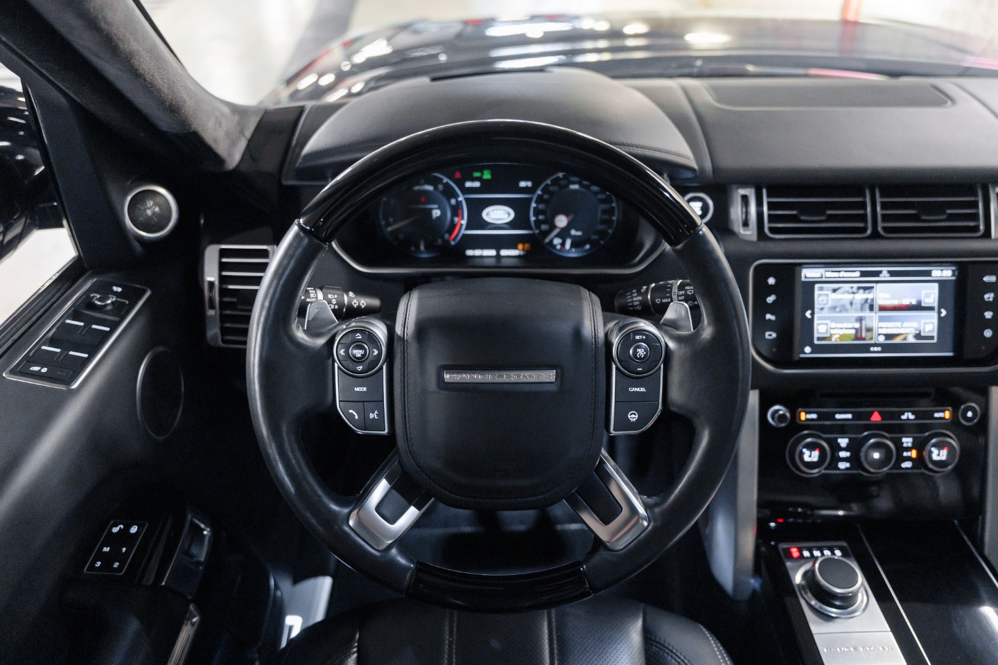 
                                                Voiture
                                                 Land Rover Range Rover Supercharged Autobiography