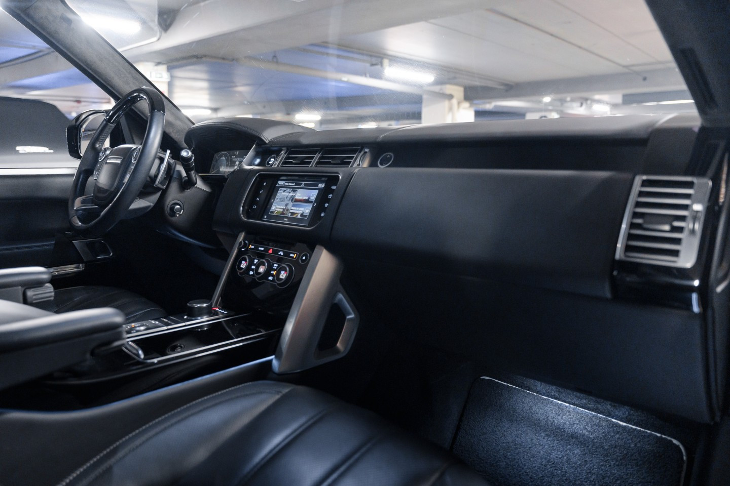 
                                                Voiture
                                                 Land Rover Range Rover Supercharged Autobiography