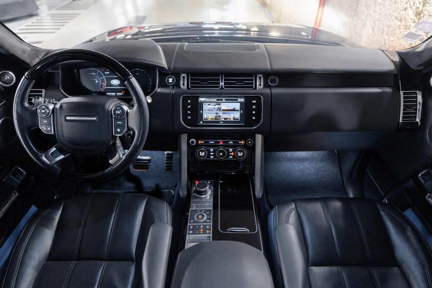 
                                                Voiture
                                                 Land Rover Range Rover Supercharged Autobiography