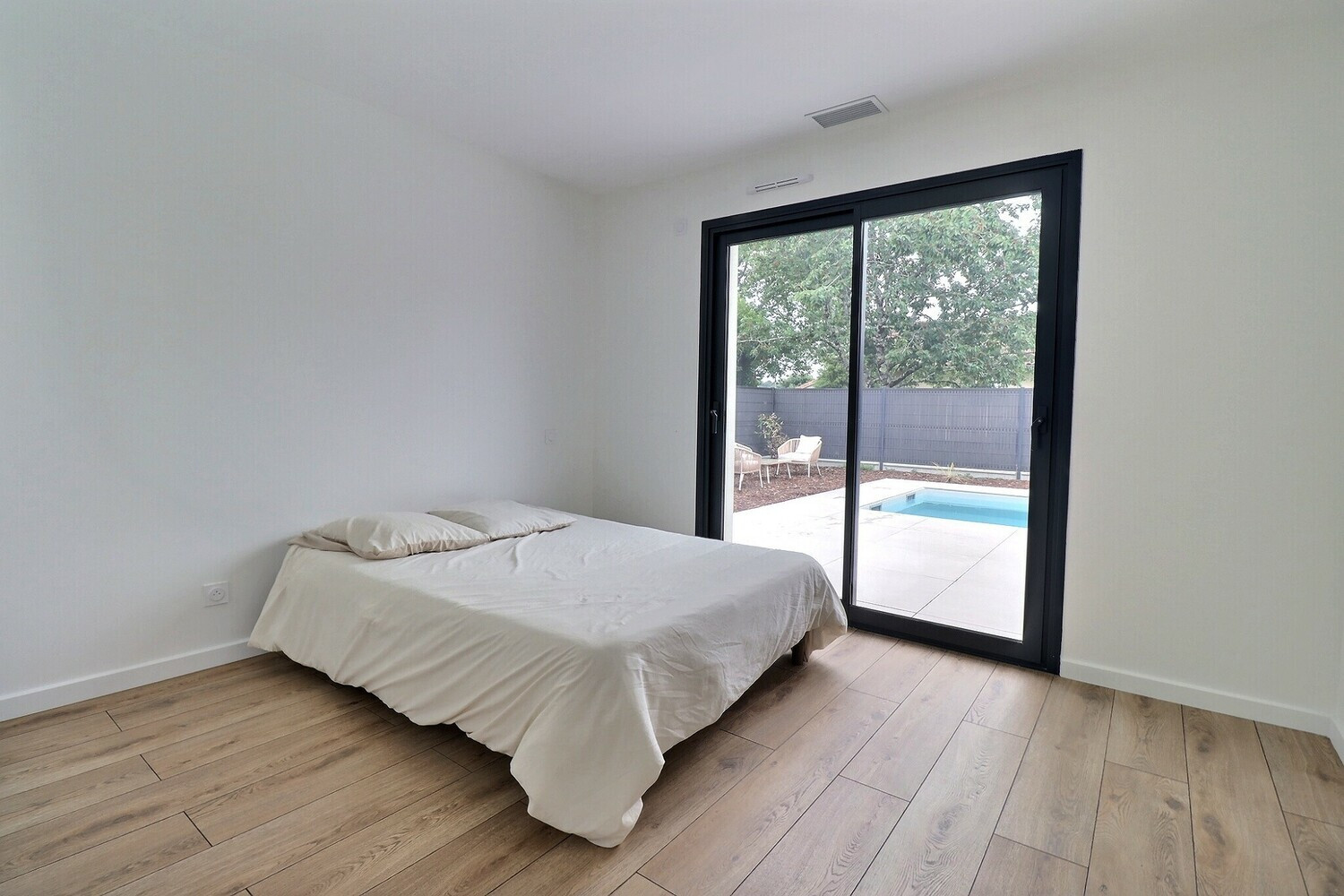 
                                                Vente
                                                 LANGON - MAISON CONTEMPORAINE AVEC PISCINE