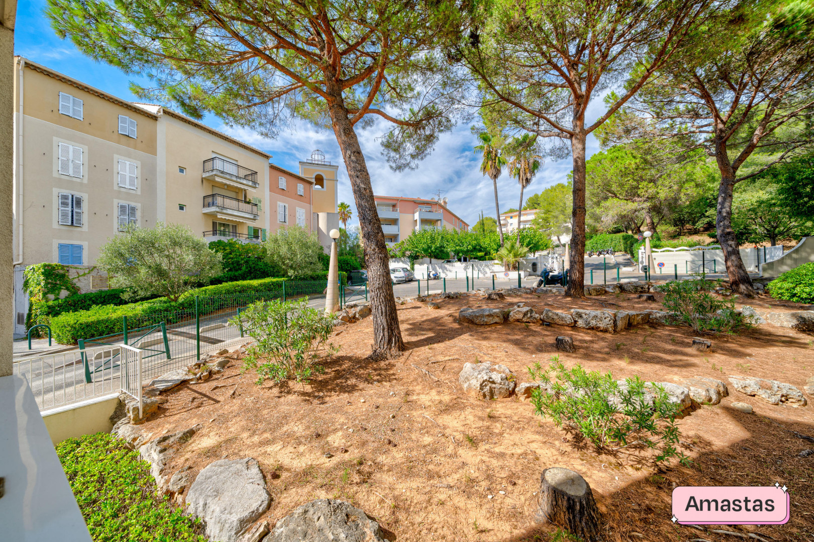 
                                                Location
                                                 Le Cannet 06110 - Magnifique studio avec 2 balcons et piscine résidentielle