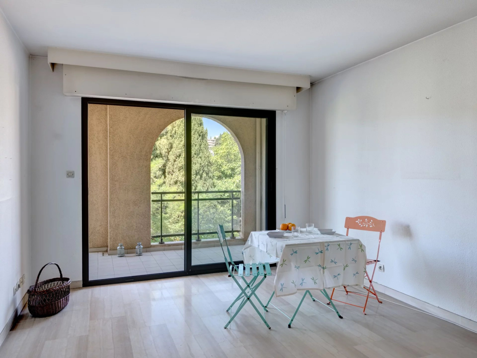 
                                                Vente
                                                 Le Cannet : appartement 2 pièces avec cave et parking