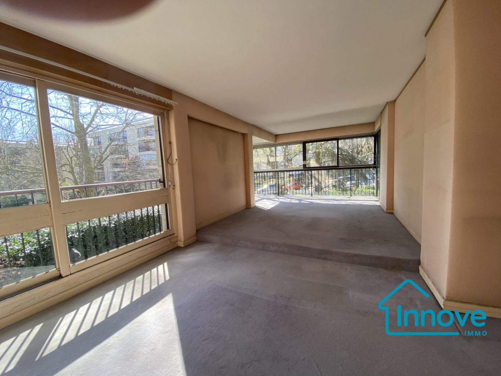 
                                                Vente
                                                 Le Chesnay 5 pièces
