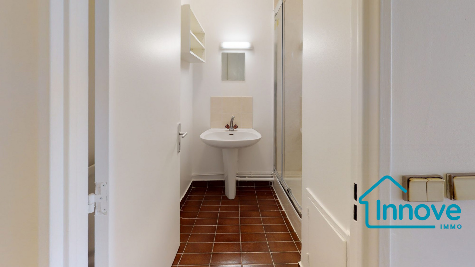 
                                                Location
                                                 Le Chesnay, limite Versailles, lumineux T5 avec loggia