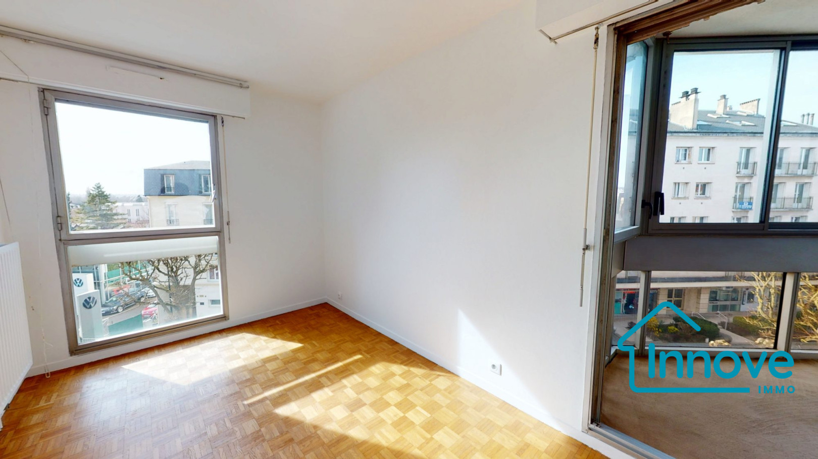 
                                                Location
                                                 Le Chesnay, limite Versailles, lumineux T5 avec loggia