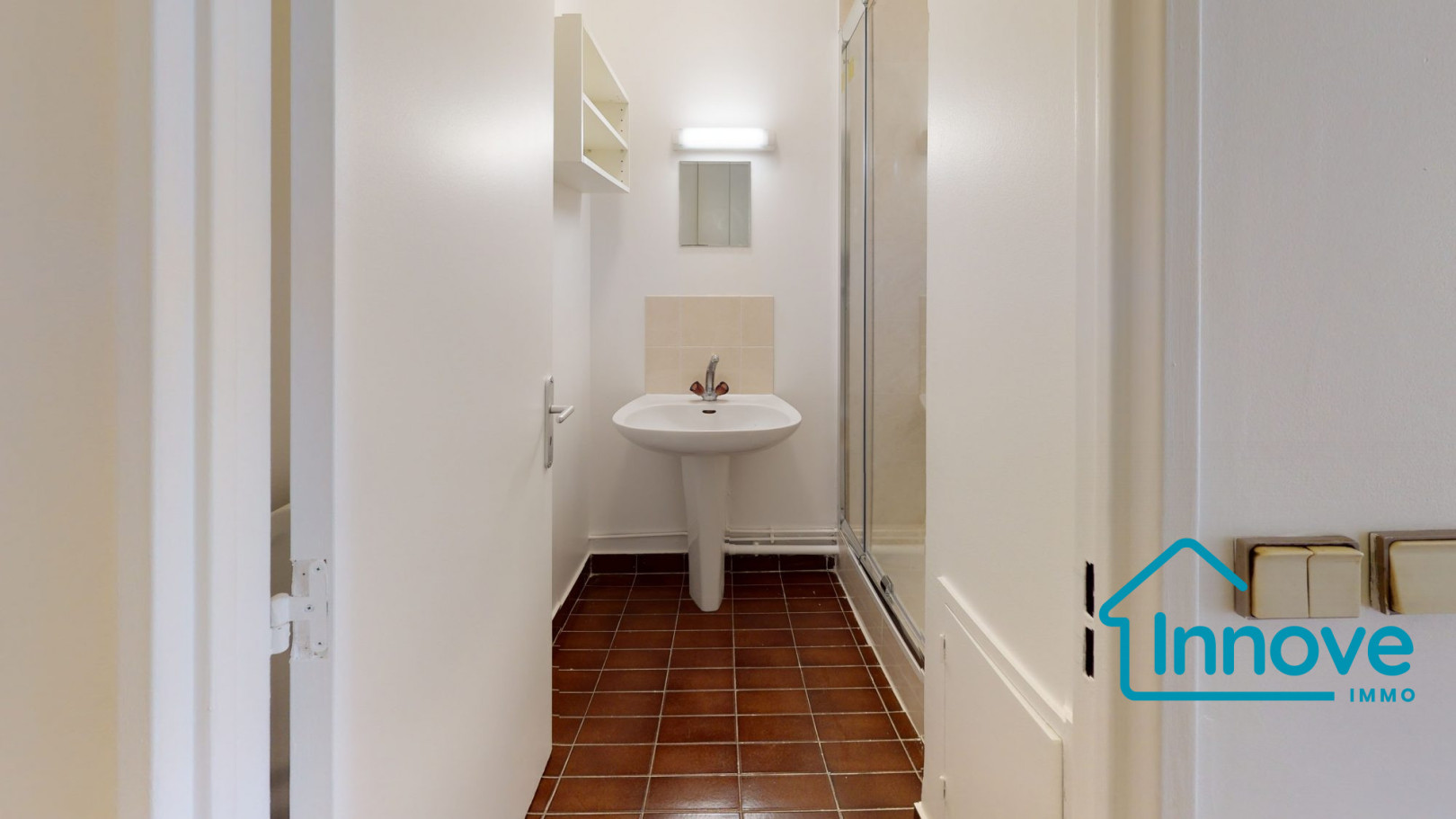 
                                                Location
                                                 Le Chesnay, limite Versailles, lumineux T5 avec loggia