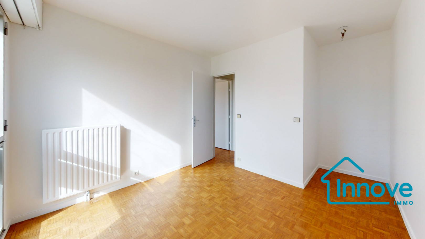 
                                                Location
                                                 Le Chesnay, limite Versailles, lumineux T5 avec loggia