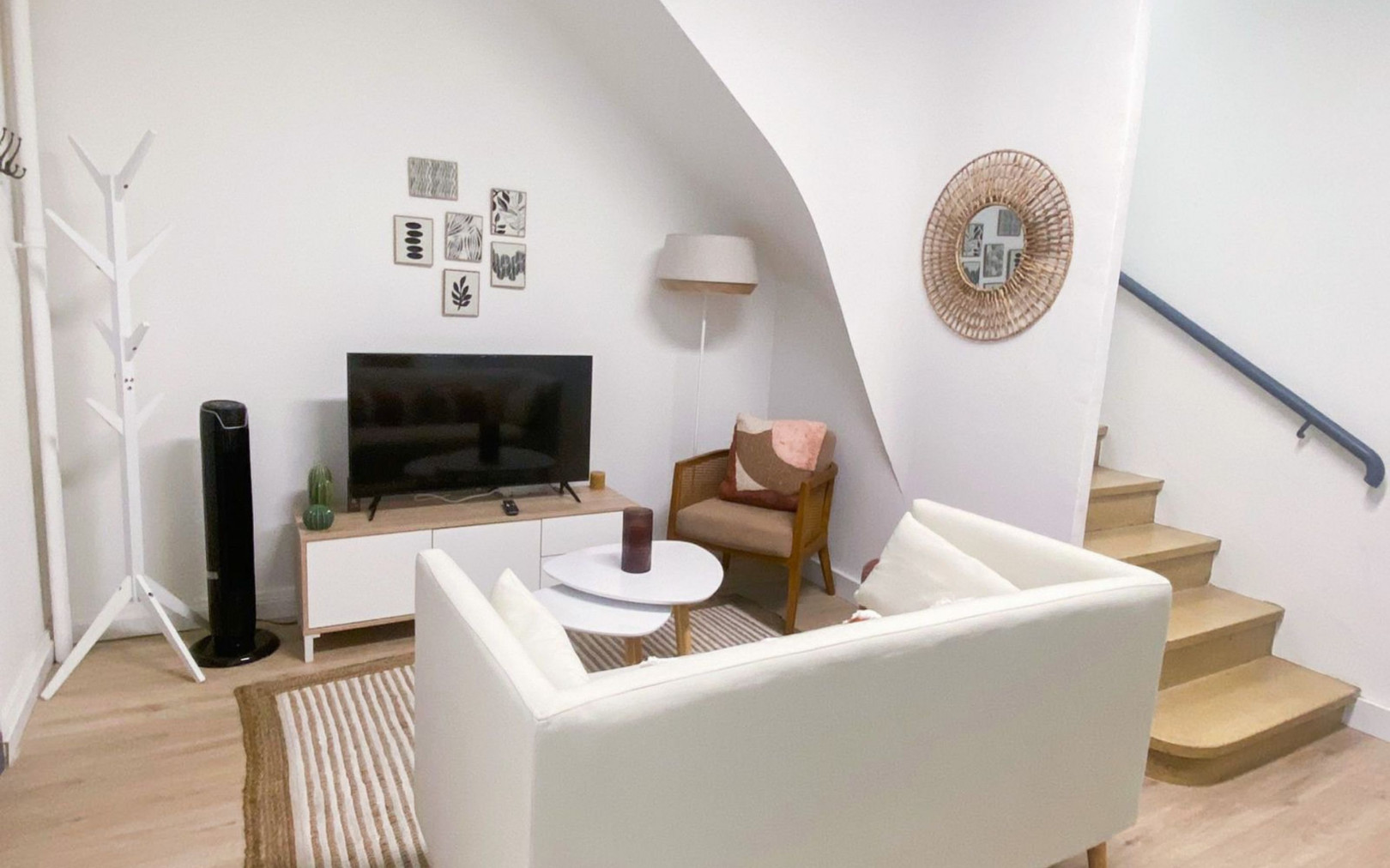 
                                                Location
                                                 'Le Cocon' Joli duplex 5mn du Vieux Port (loyer tout inclus)