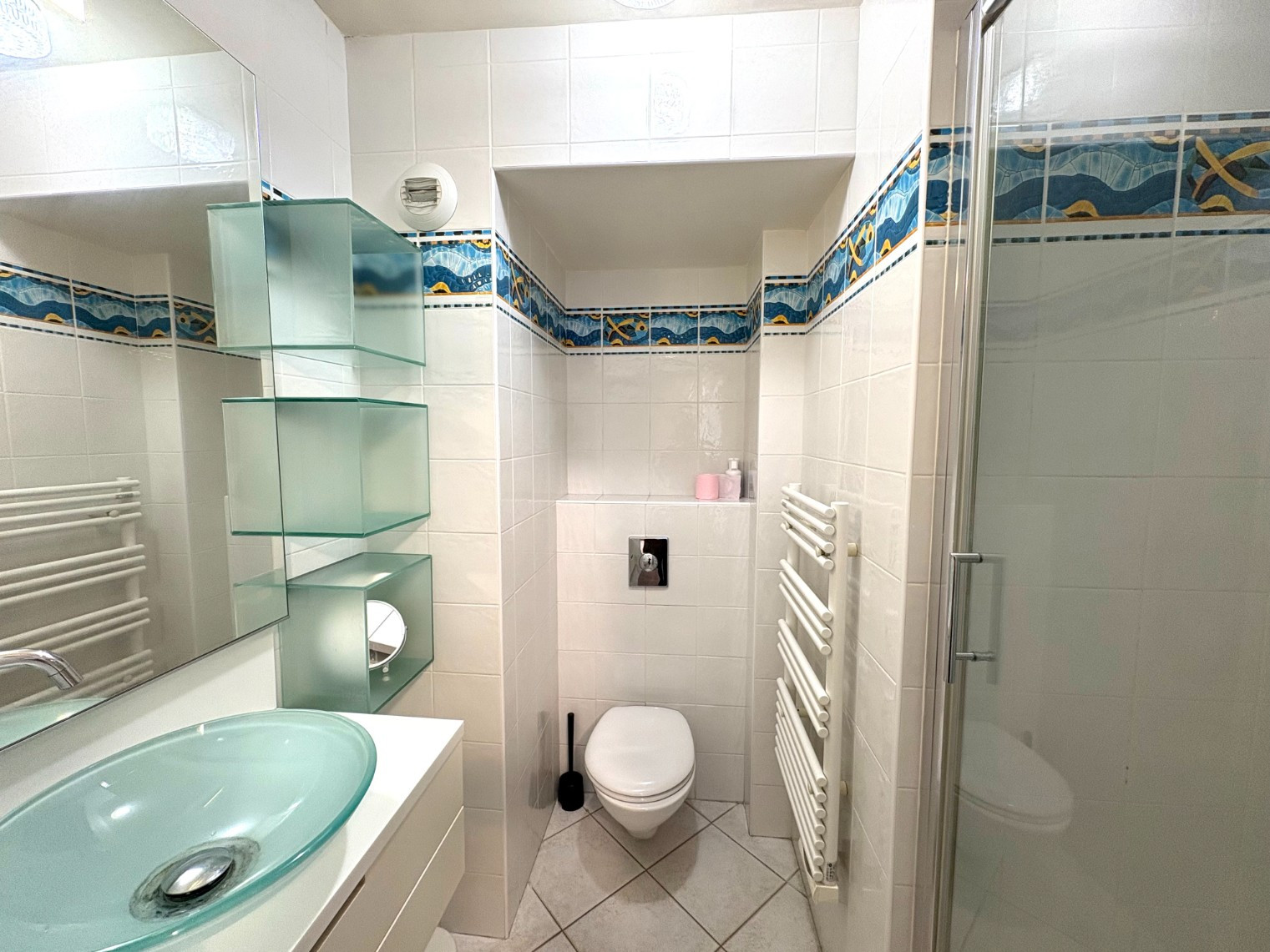 
                                                Location
                                                 Le Delanglade