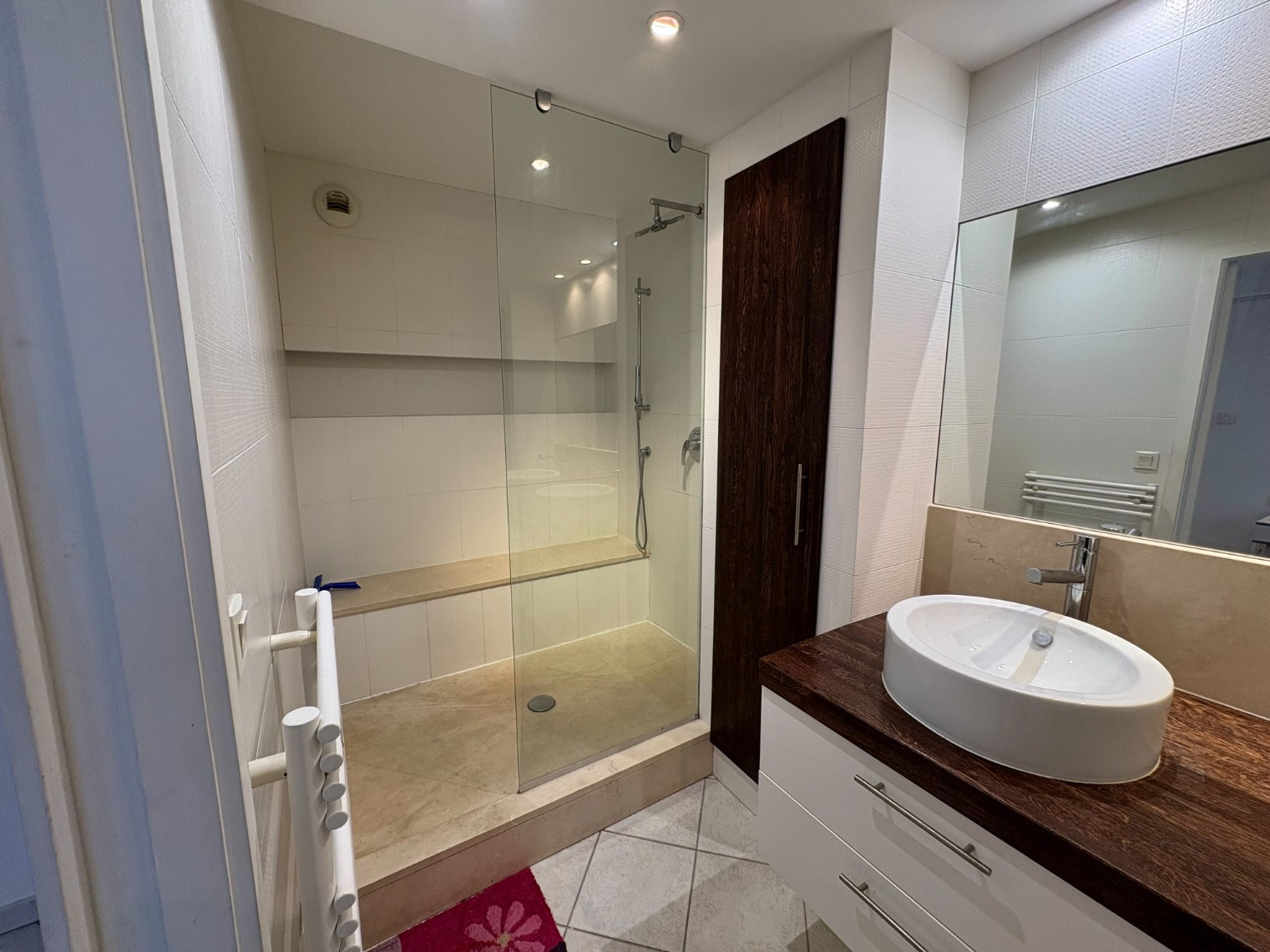 
                                                Location
                                                 Le Delanglade