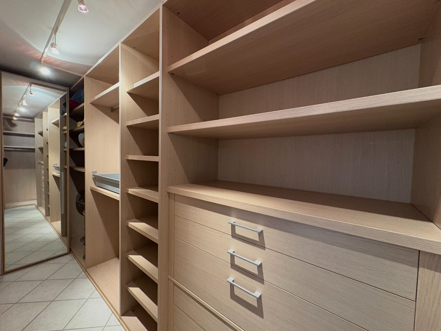 
                                                Location
                                                 Le Delanglade