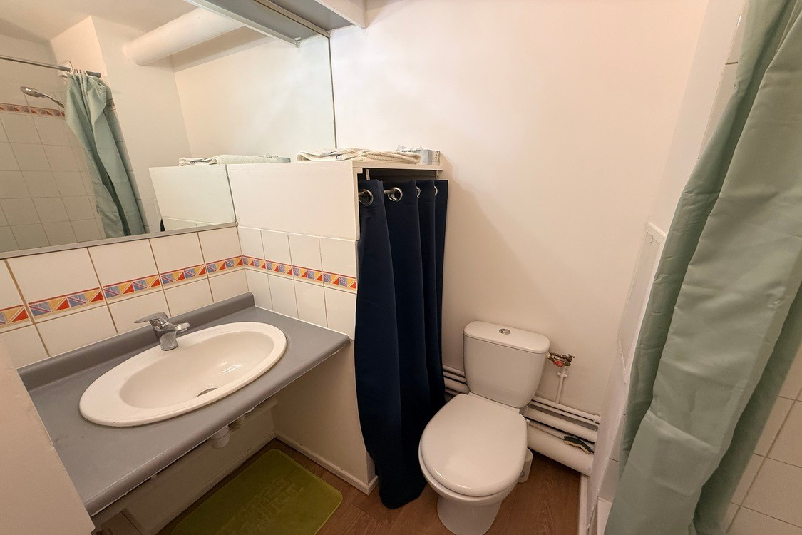 
                                                Location
                                                 Le Grillon*