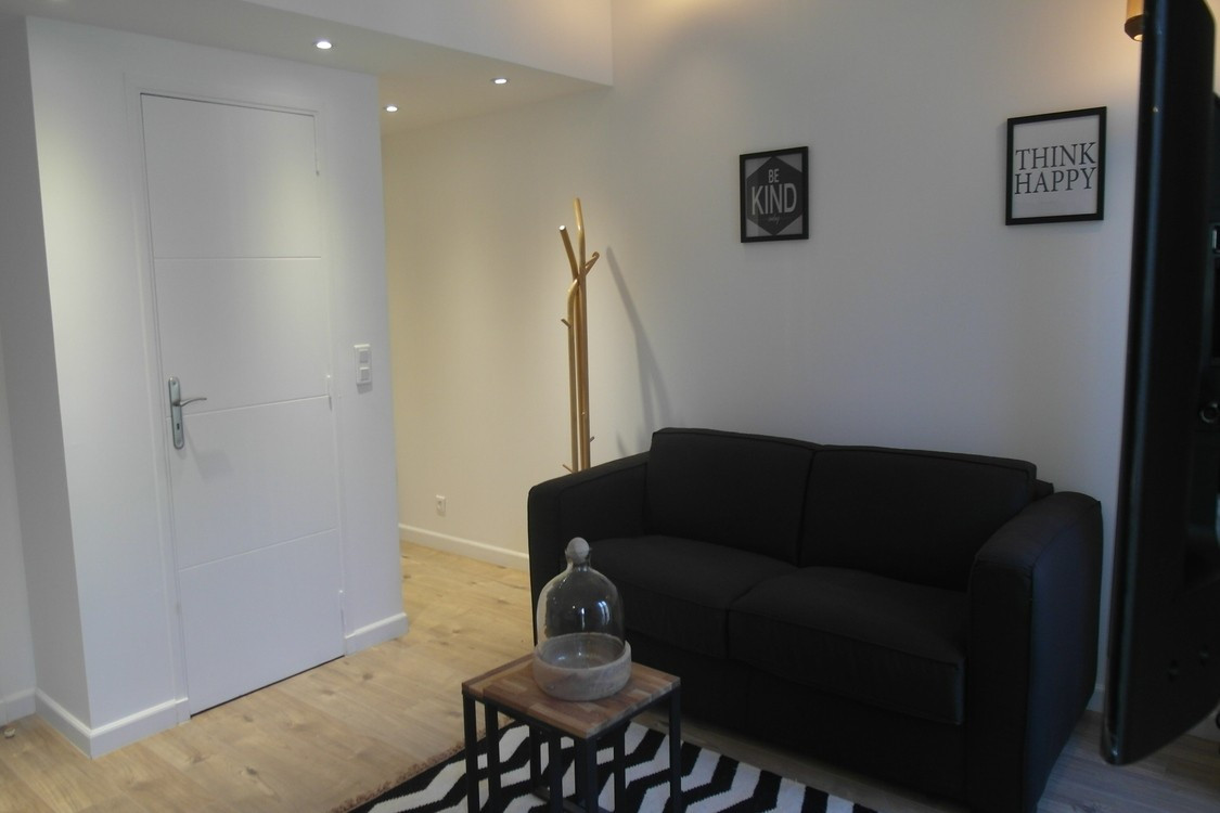 
                                                Location
                                                 Le Kilimandjaro