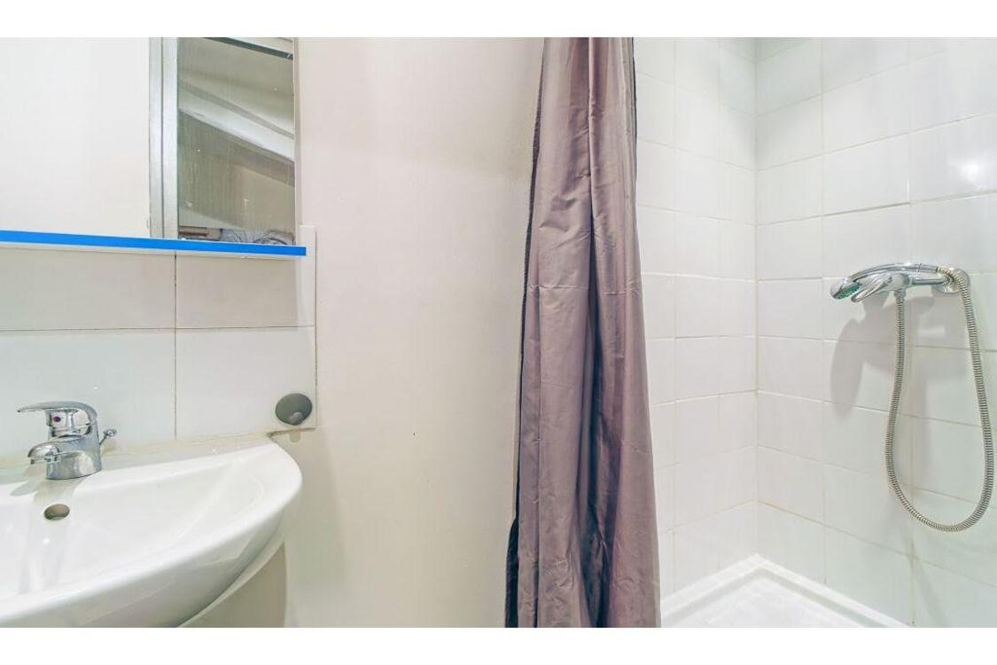 
                                                Location
                                                 Le Poirier