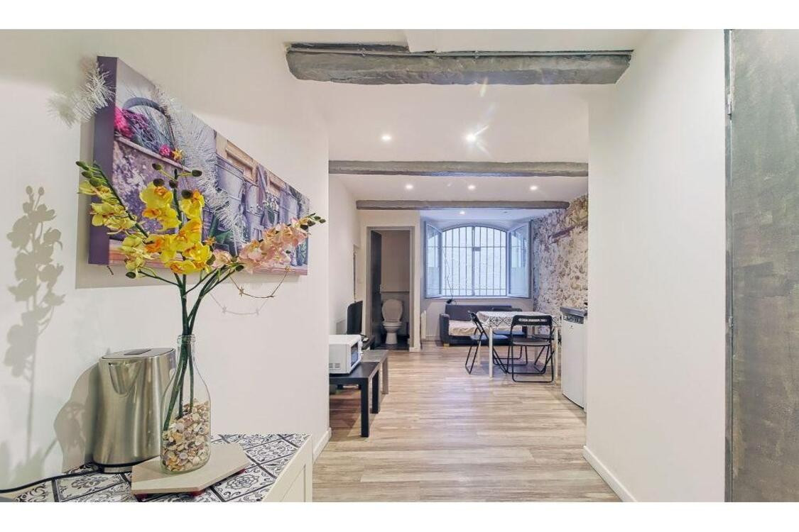 
                                                Location
                                                 Le Poirier