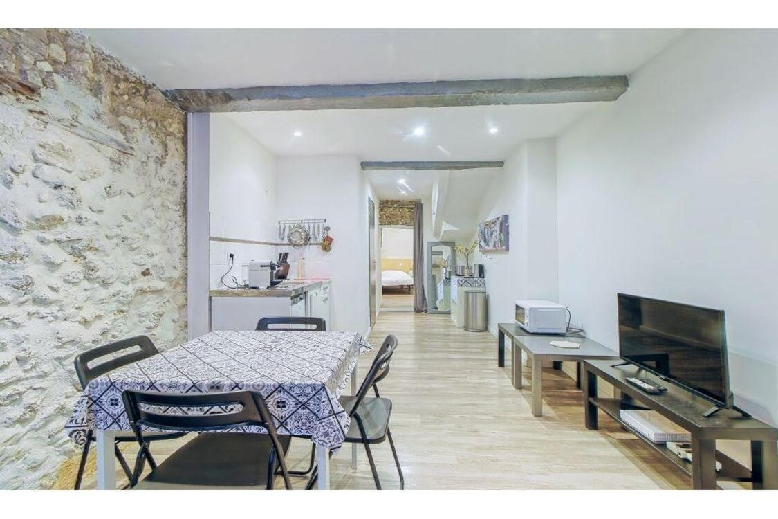 
                                                Location
                                                 Le Poirier