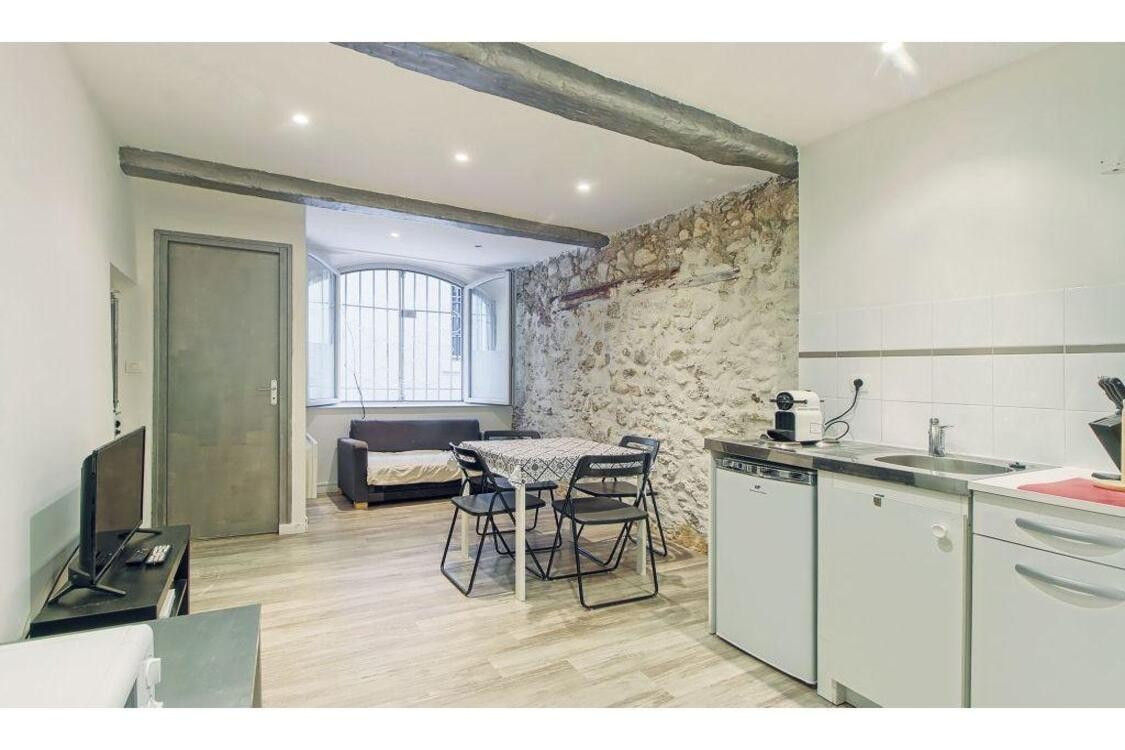 
                                                Location
                                                 Le Poirier