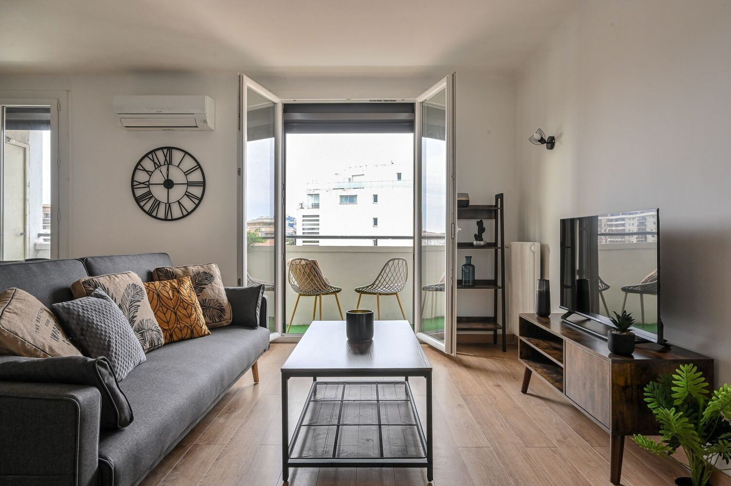 
                                                Location
                                                 Le Rabateau