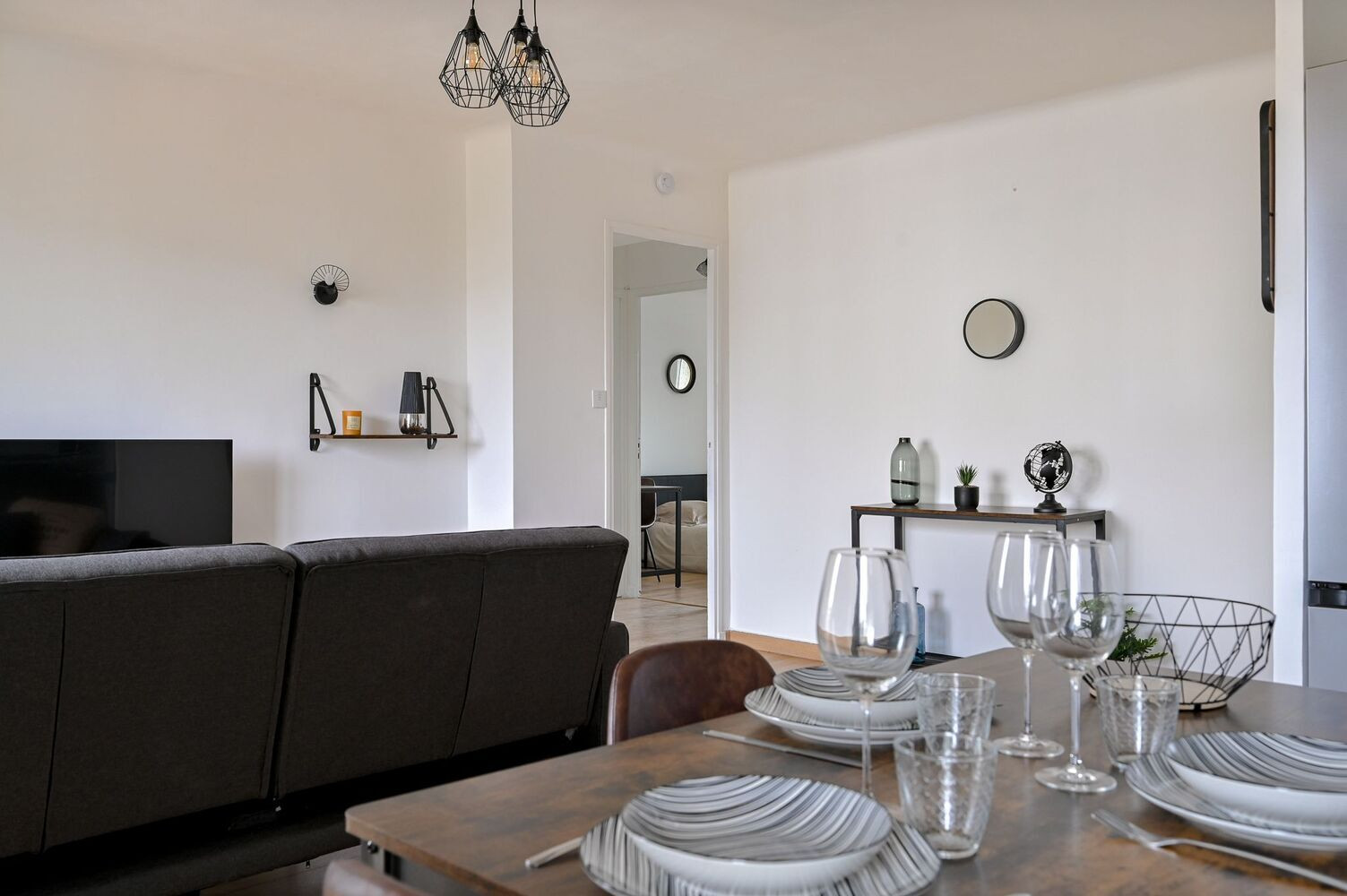 
                                                Location
                                                 Le Rabateau