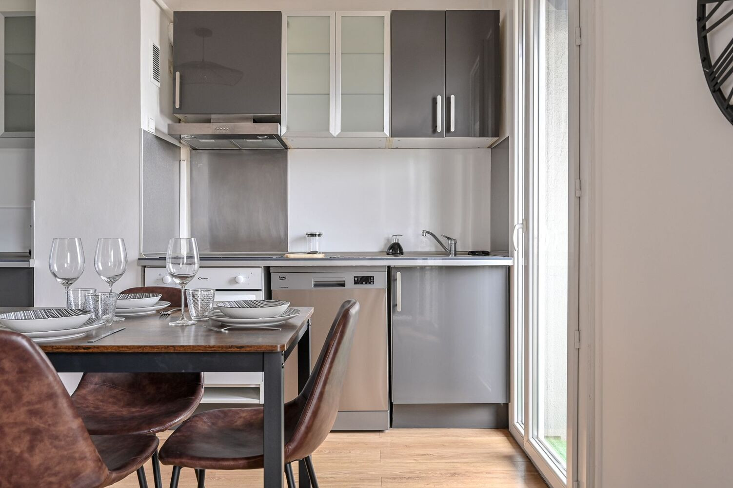 
                                                Location
                                                 Le Rabateau