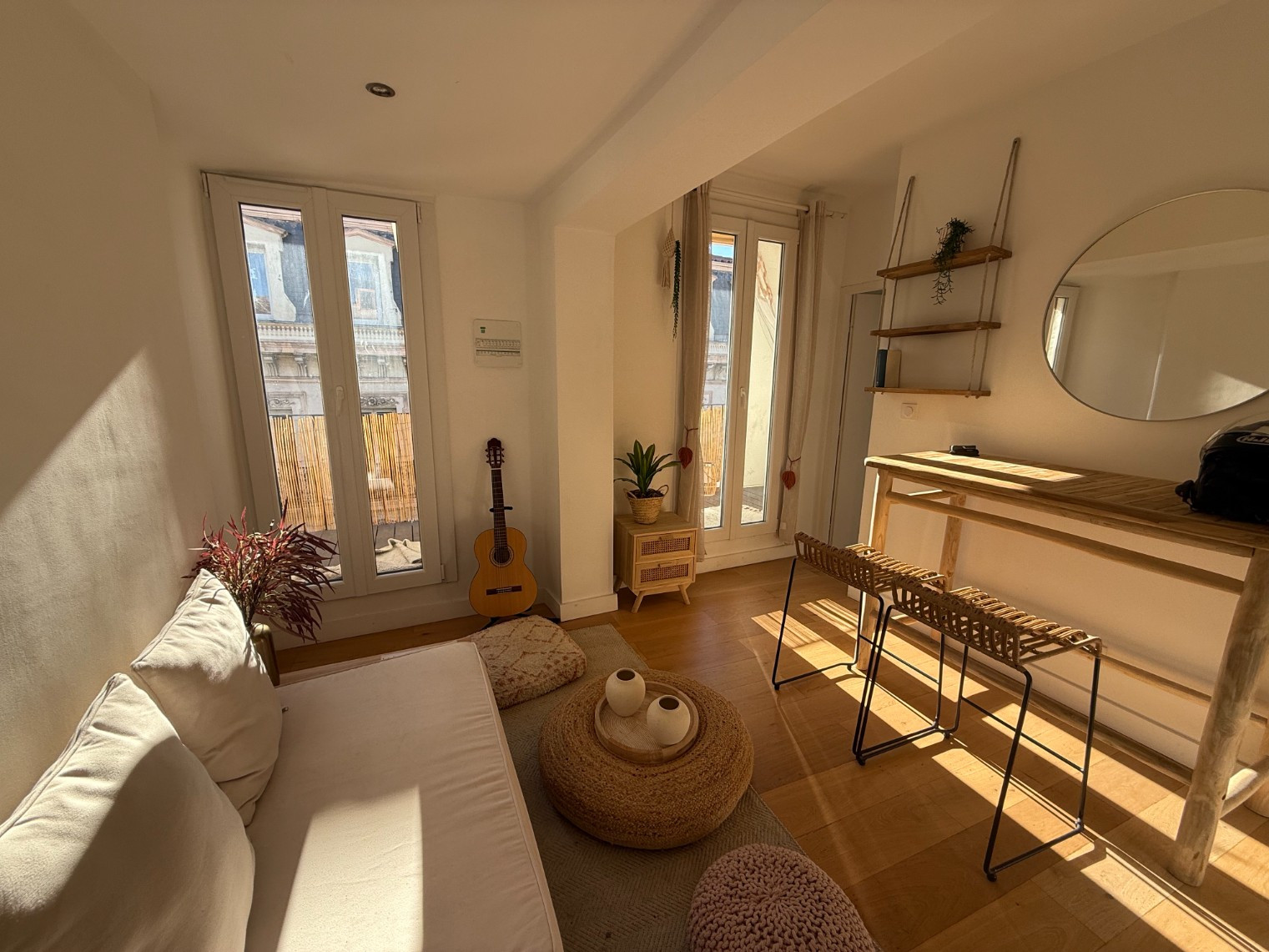 
                                                Location
                                                 Le Scotto*