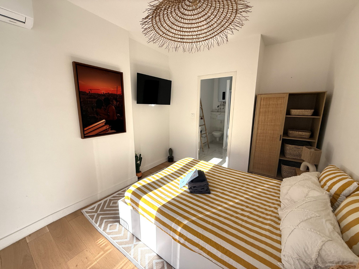 
                                                Location
                                                 Le Scotto*