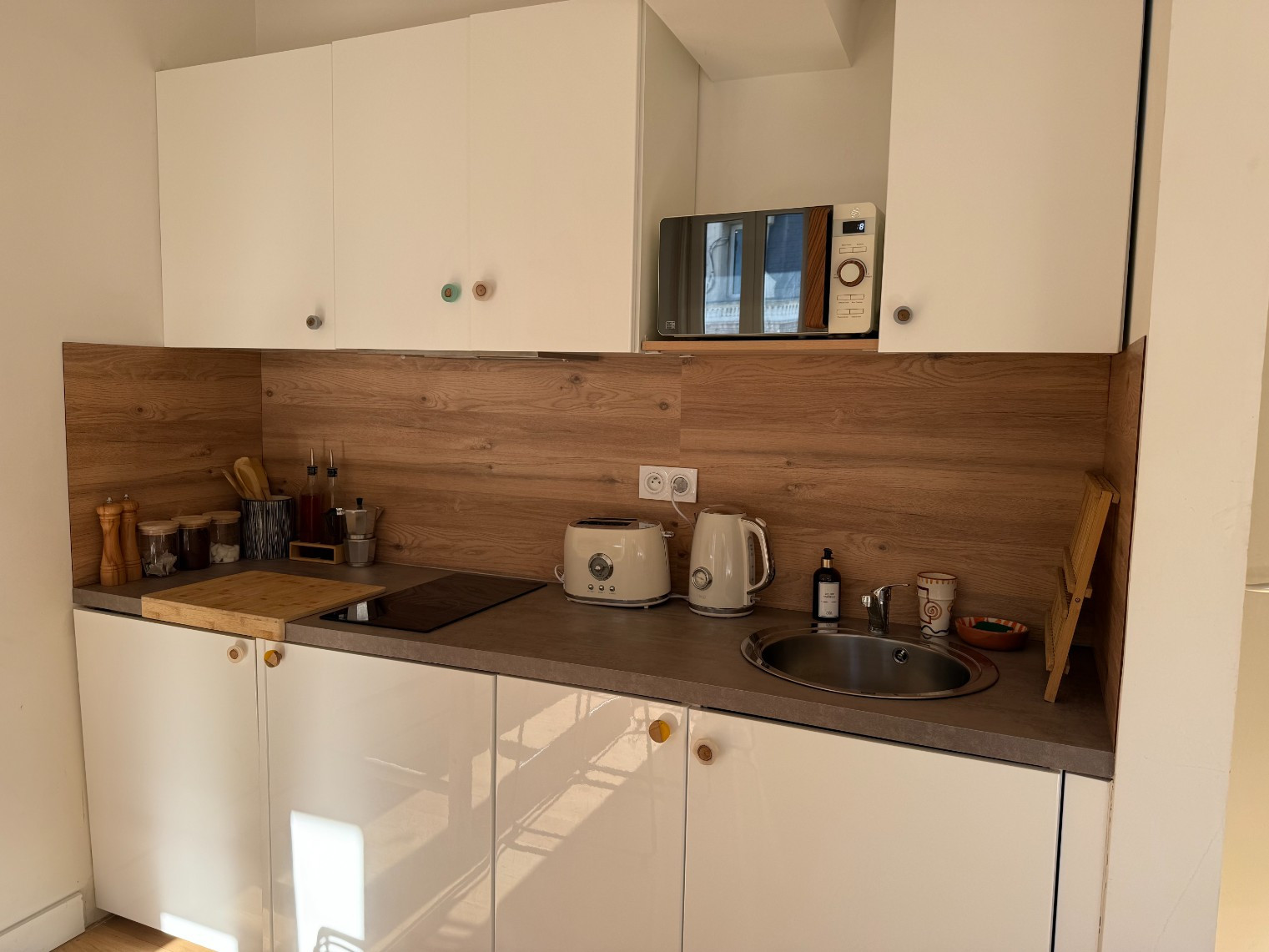 
                                                Location
                                                 Le Scotto*