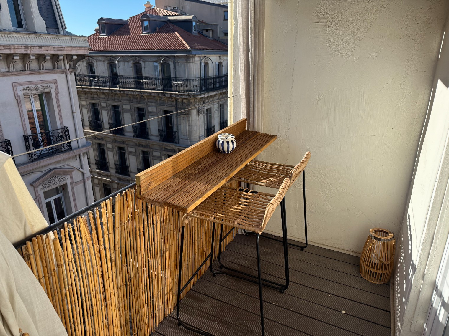 
                                                Location
                                                 Le Scotto*