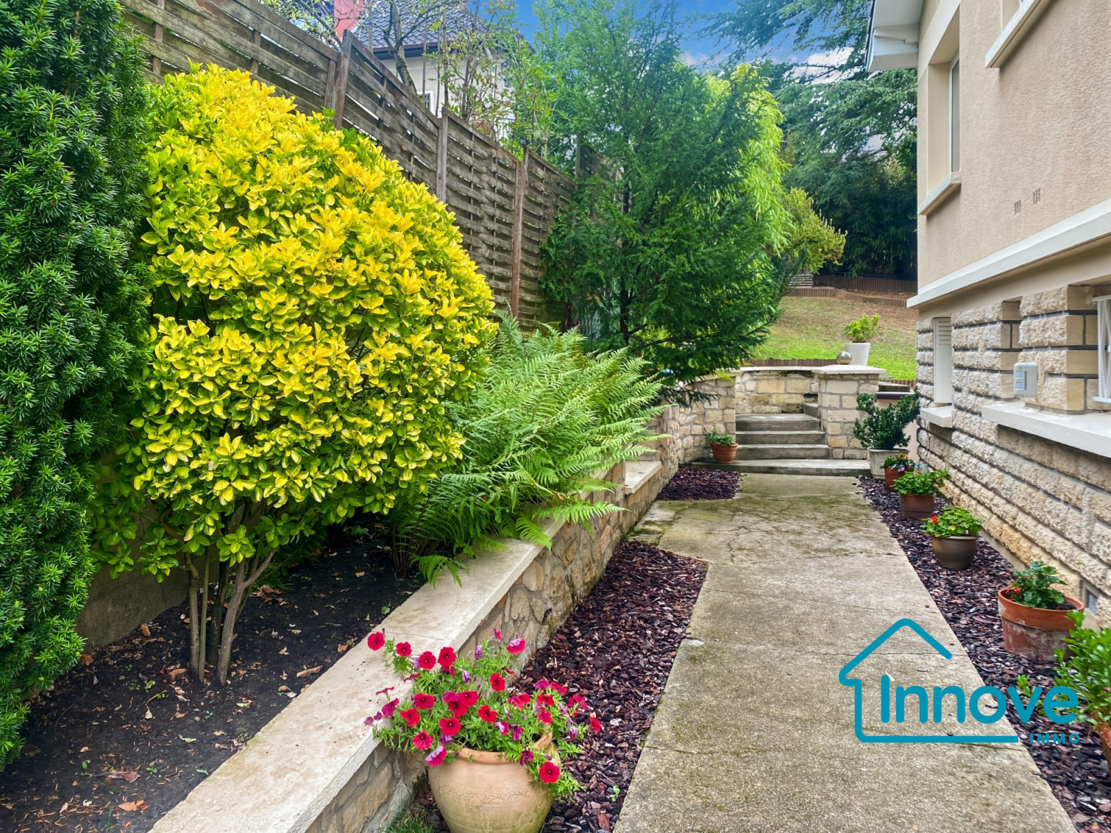 
                                                Vente
                                                 Le village - Maison 8 pièces- 5 chambres